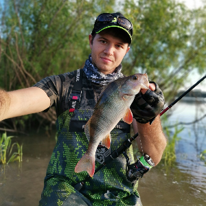 С крупной креатурой за окунем